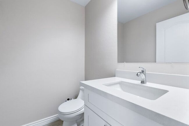 Building Photo - Gorgeous Everything you Need 4Bedroom plus Den Chandler Home!