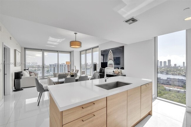 Building Photo - 16385 Biscayne Blvd