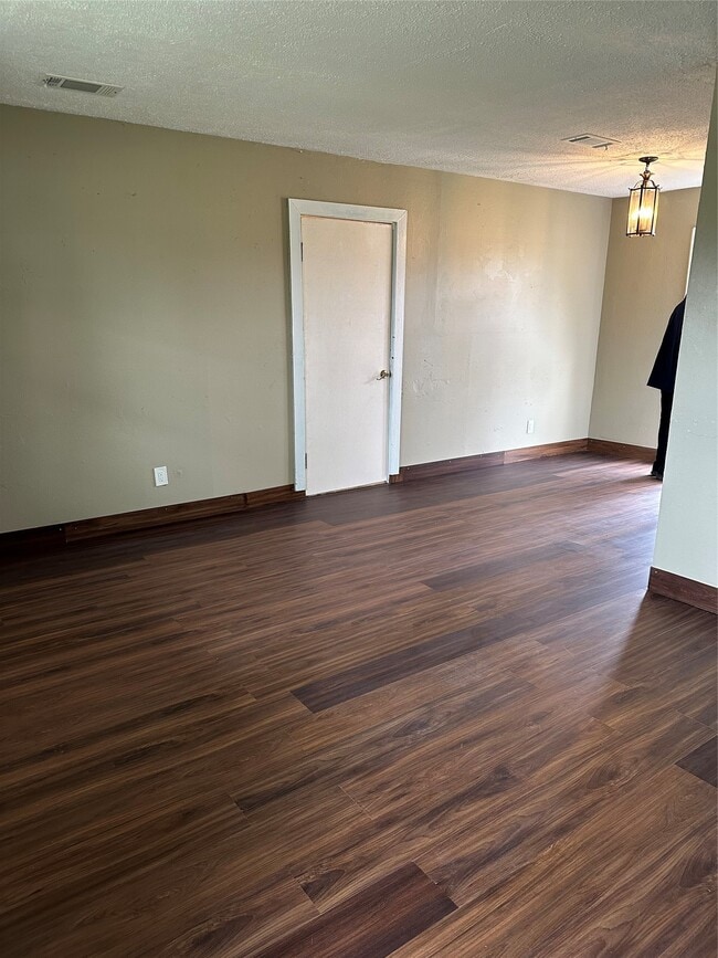 Building Photo - 205 Burke Rd