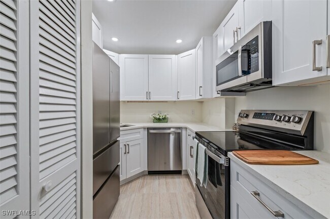 Building Photo - 2170 Gulf Shore Blvd N