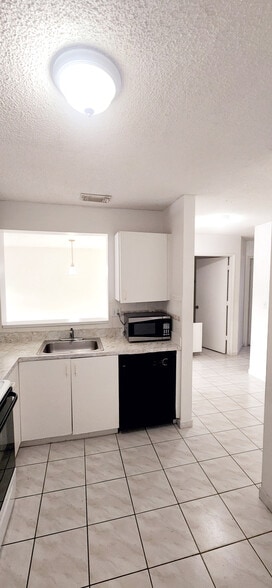 Building Photo - 1180 NW 125th Path