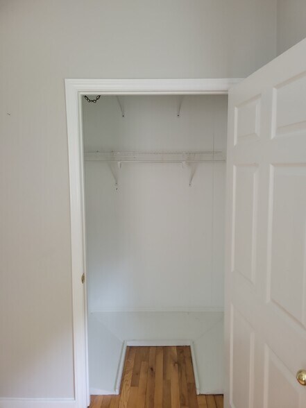 Building Photo - 3445 Draper Ave