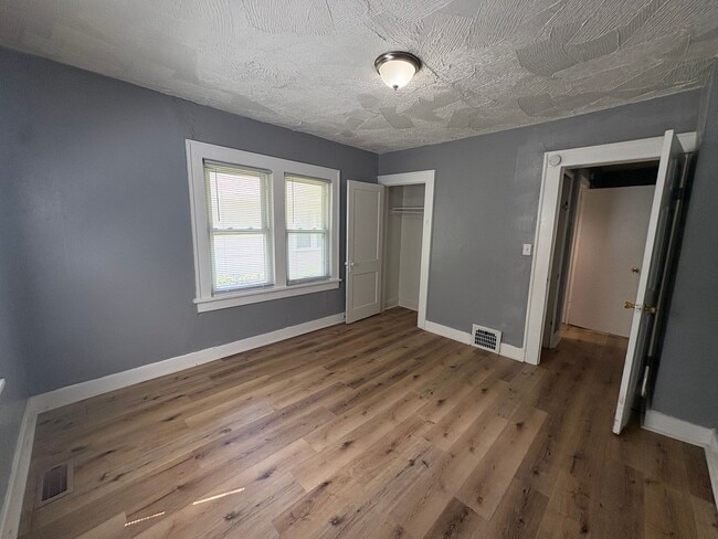Building Photo - 5401 Highland Ave