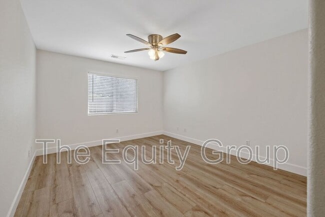 Building Photo - 3835 E Oak Ave