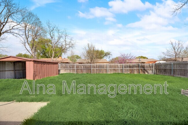 Building Photo - 1609 Whiteoak Dr