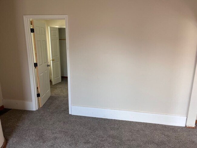 Building Photo - 4 Bed - 1.5 Bath - Single Family Home in Lorain