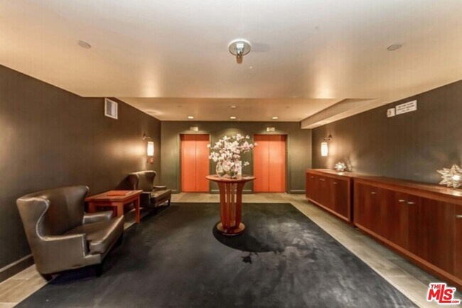 Building Photo - 3223 W 6th St