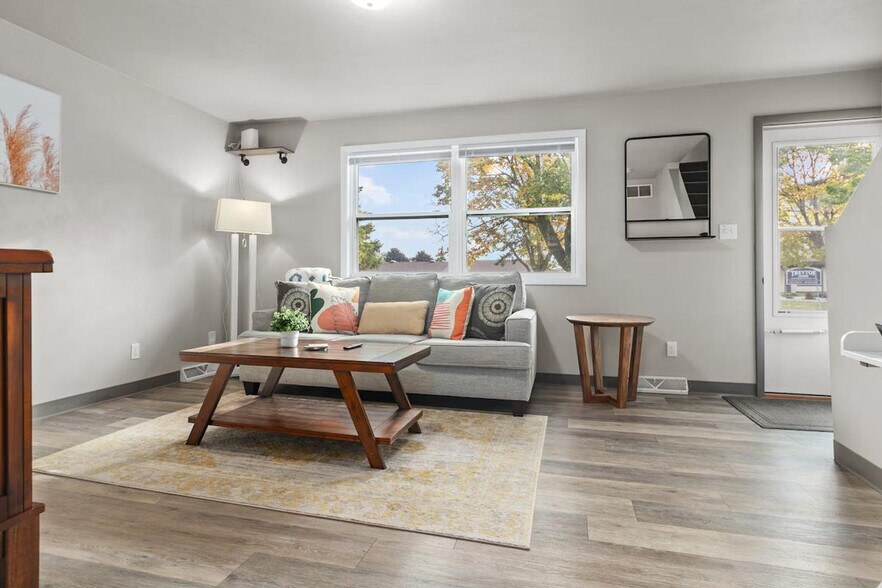 Primary Photo - 1800 E Northland Ave