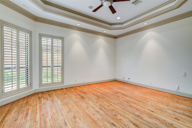 Building Photo - 5346 Val Verde St