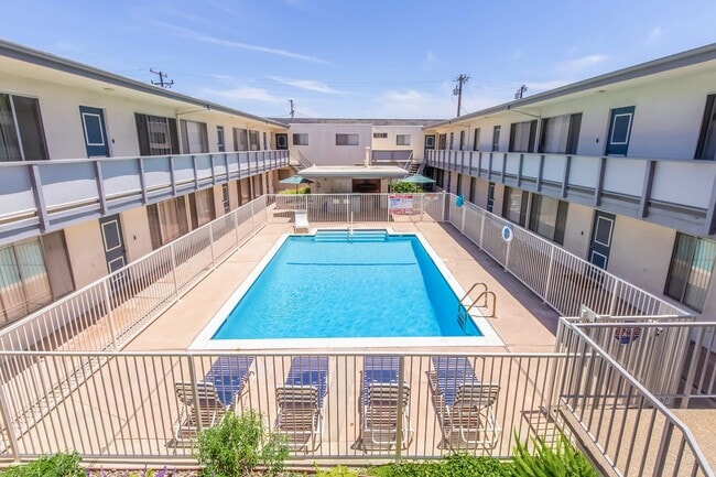 Building Photo - Ocean West Apartments