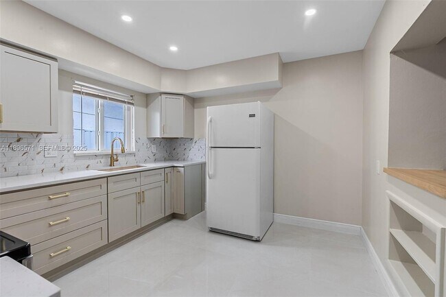 Building Photo - 1221 NW 34th Ave