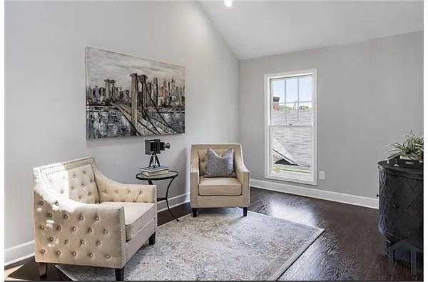 Building Photo - Room in House on Dill Ave SW