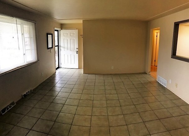 Building Photo - 4945 Wyandot St