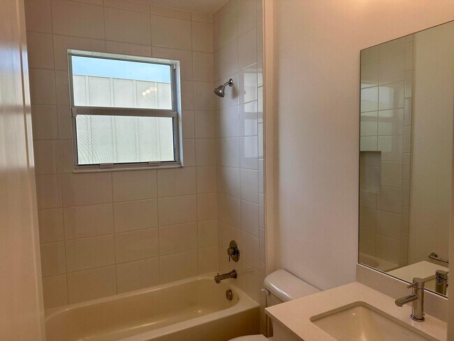 Building Photo - 1346 Harvester Xing