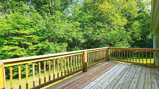 Building Photo - Lovely Newer Home