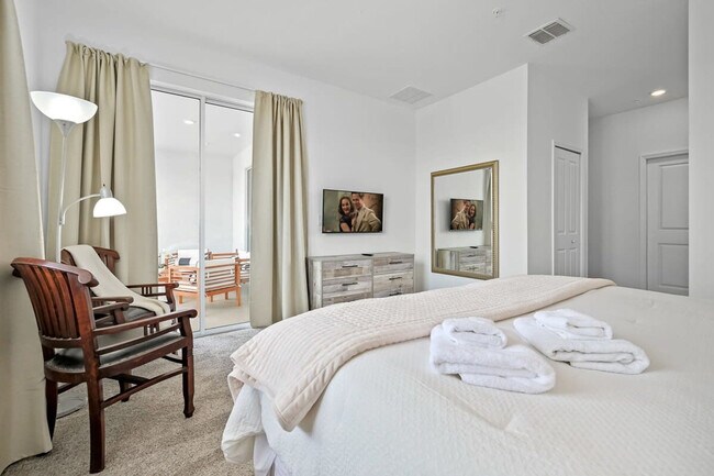 Building Photo - 1053 Splash Shot Pl