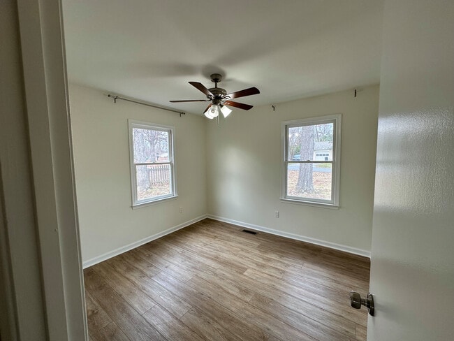 Building Photo - 310 Azalia Dr