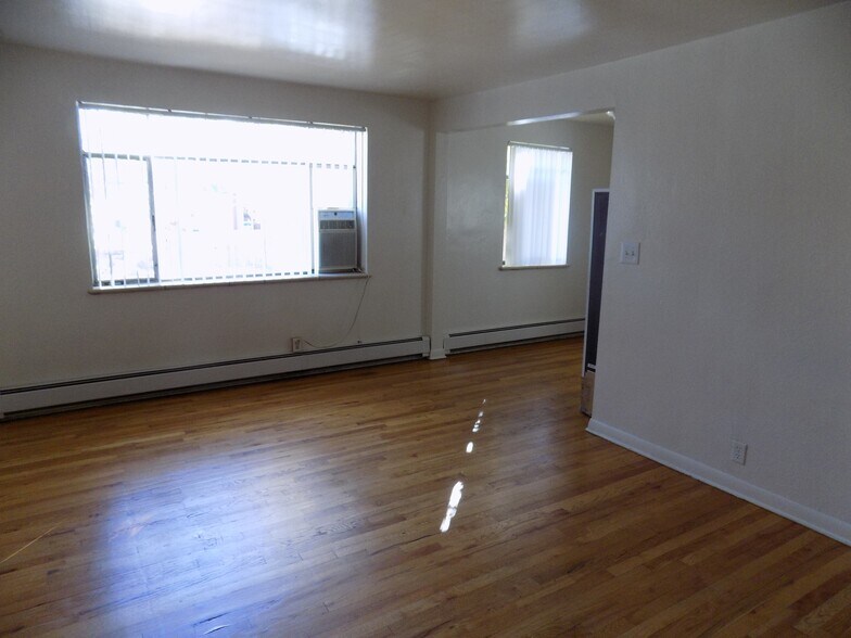 Building Photo - 1350 Columbine St