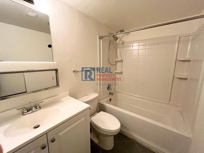 Building Photo - 6825 Overland Dr