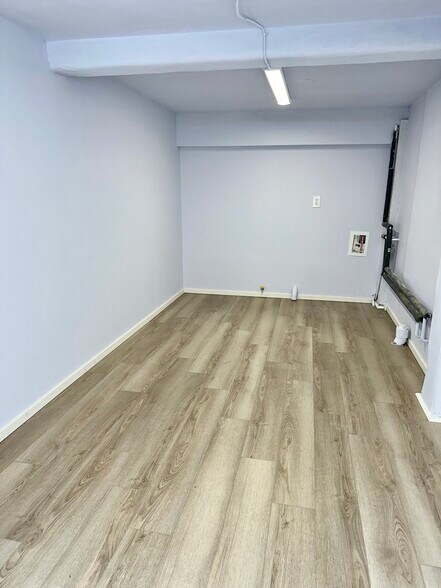 Building Photo - 15 Quarterdeck St