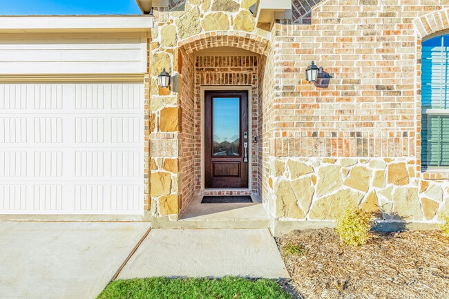 Building Photo - 1616 Helmoken Falls Dr