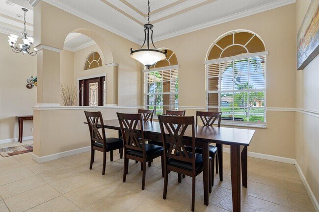 Building Photo - 1456 SW Del Rio Blvd