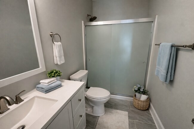 Building Photo - 8418 Knollwood Cir