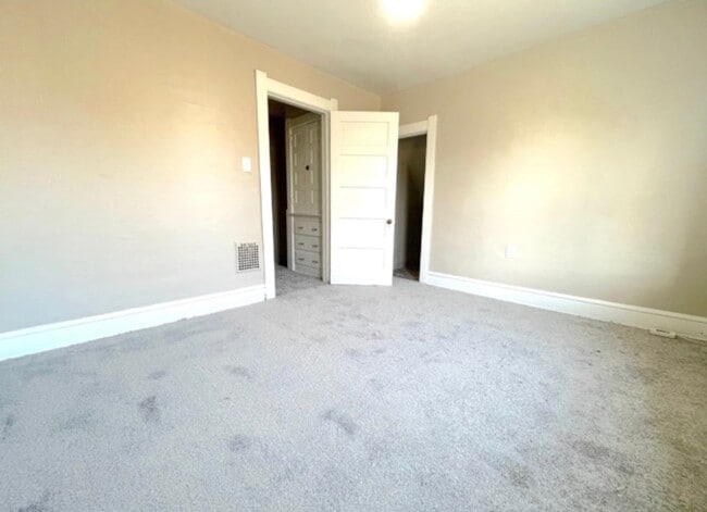 Building Photo - 3 bed 1 bath