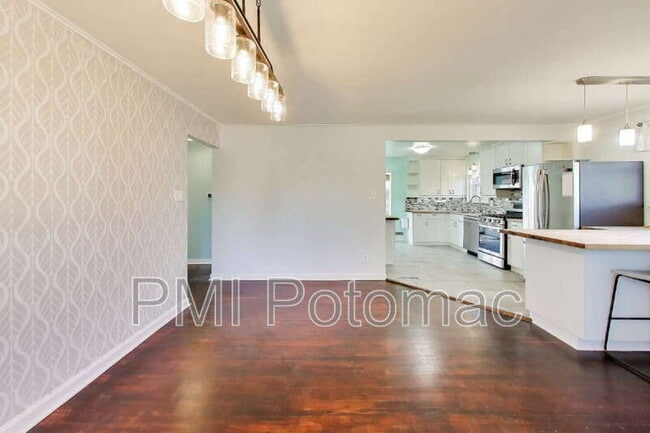 Building Photo - 1915 Henry Rd