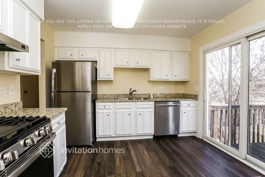 Building Photo - 233 Whitewater Dr