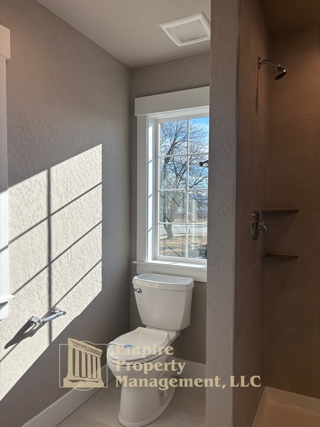 Building Photo - 1650 Irvine Wy