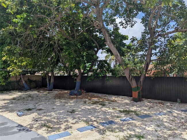 Building Photo - 14600 NW 11th Ct