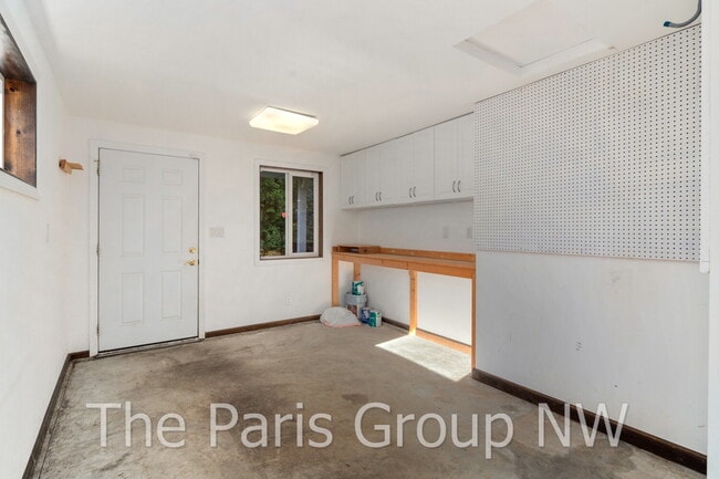 Building Photo - Extraordinary 3463sf Newcastle Home * Amazing Outdoor Spaces * A/C