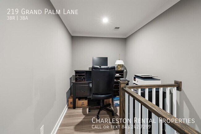 Building Photo - 219 Grand Palm Ln