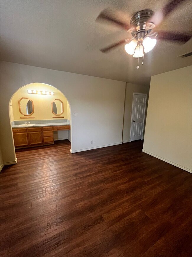 Building Photo - 2628 Gwendolyn Ln