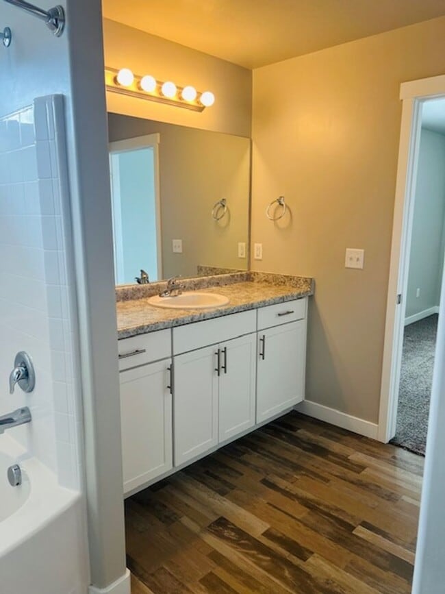 Building Photo - Beautiful home with central air and 2 car garage.