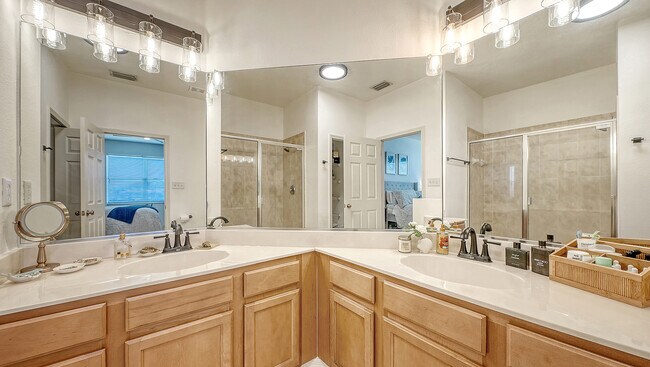 Building Photo - 3790 Parkridge Cir