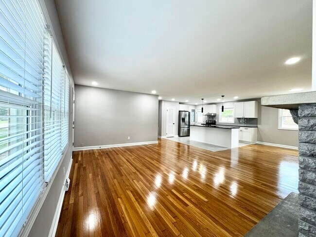 Building Photo - 1821 Blue Ridge Dr