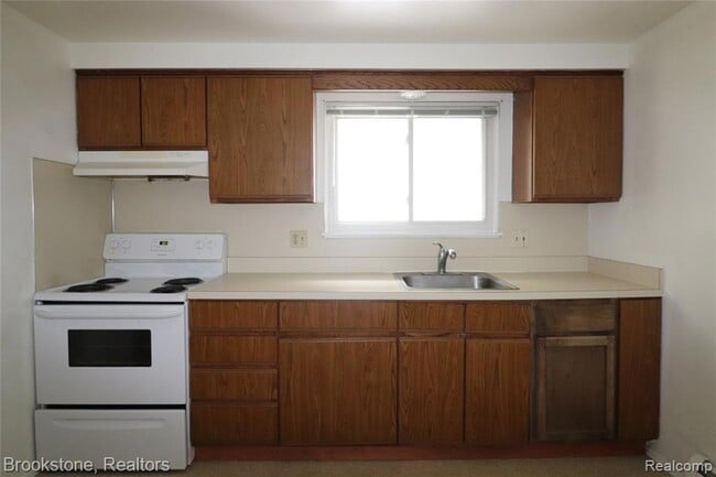 Building Photo - 2 Glendale Dr