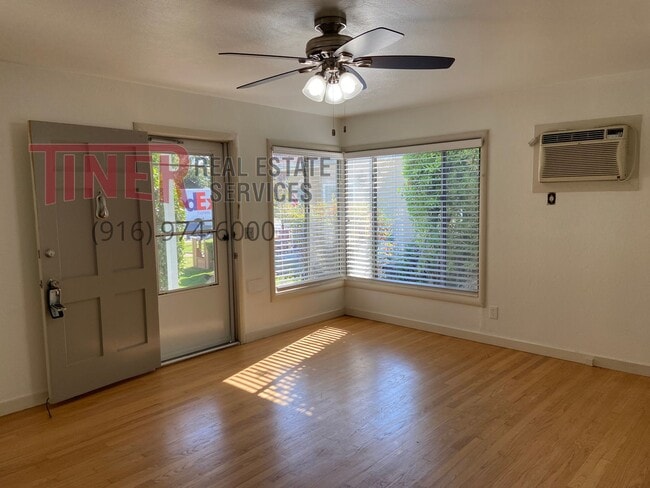 Building Photo - 210 43rd St