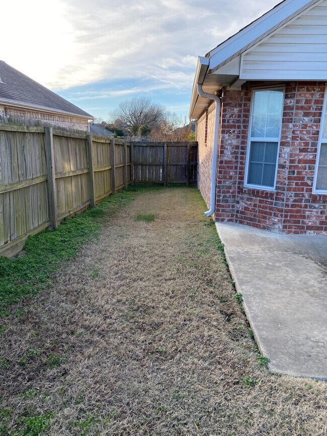 Building Photo - 3 Bedroom Home for Rent in Springdale!