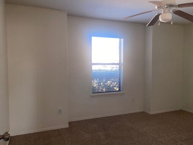 Building Photo - 3 BEDROOM, 2 BATH, BELTON ISD