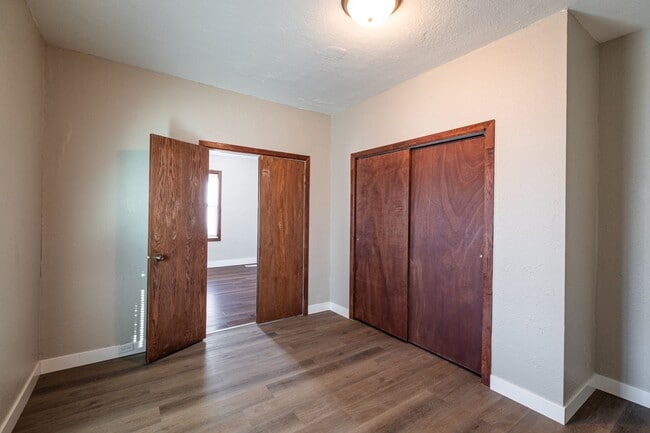 Building Photo - ds1233