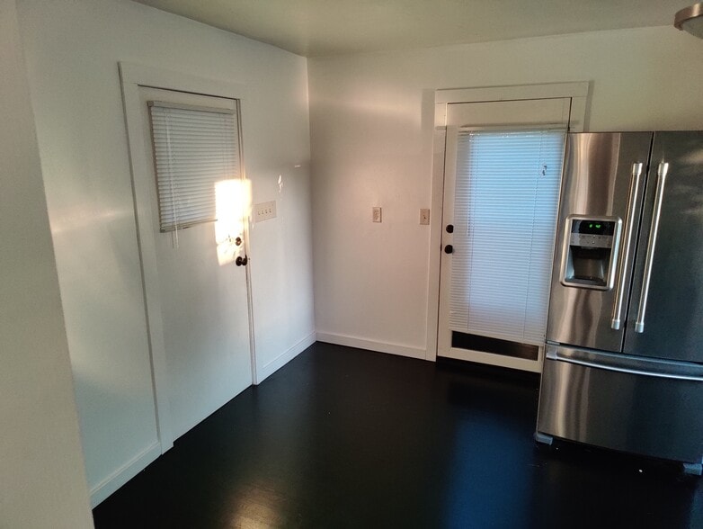 Entryway/Kitchen - 801 W Glendale Ave