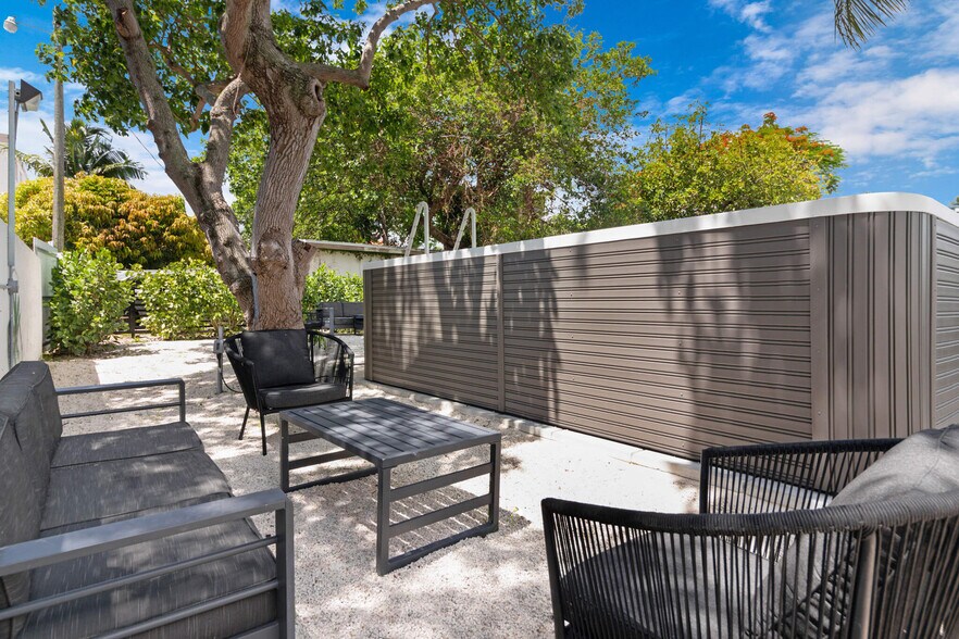 Building Photo - 1710 SW 27th Ave