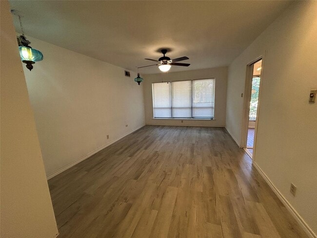 Building Photo - 617 Forest Ln