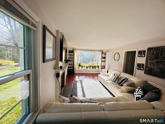 Building Photo - 37 Weed St