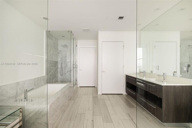 Building Photo - 480 NE 31st St