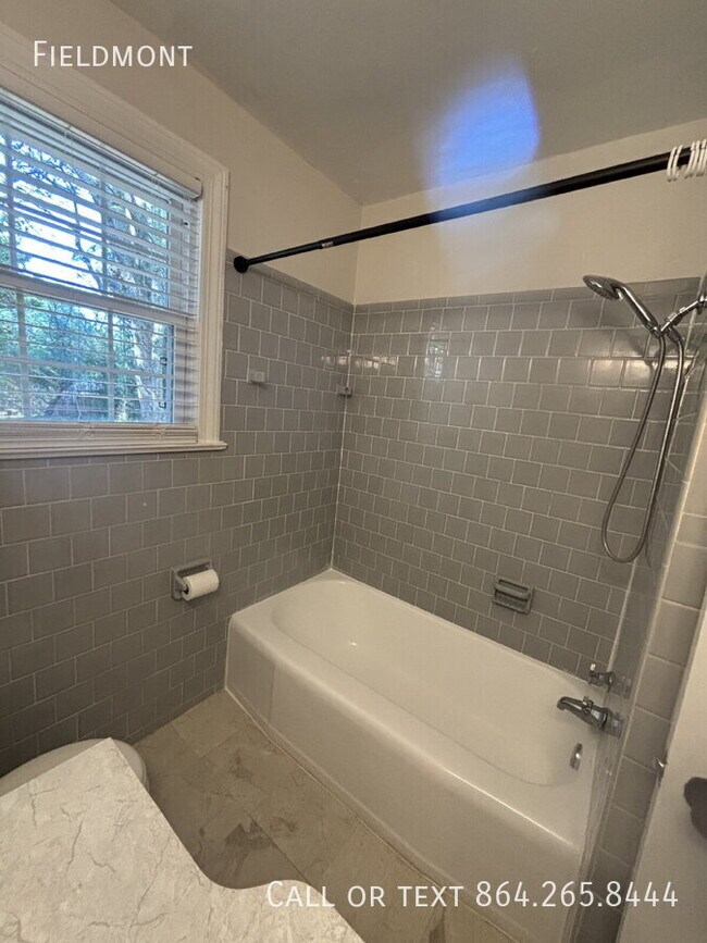 Building Photo - 104 Crescent Ridge Dr