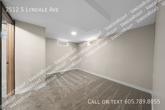 Building Photo - 2512 S Lyndale Ave